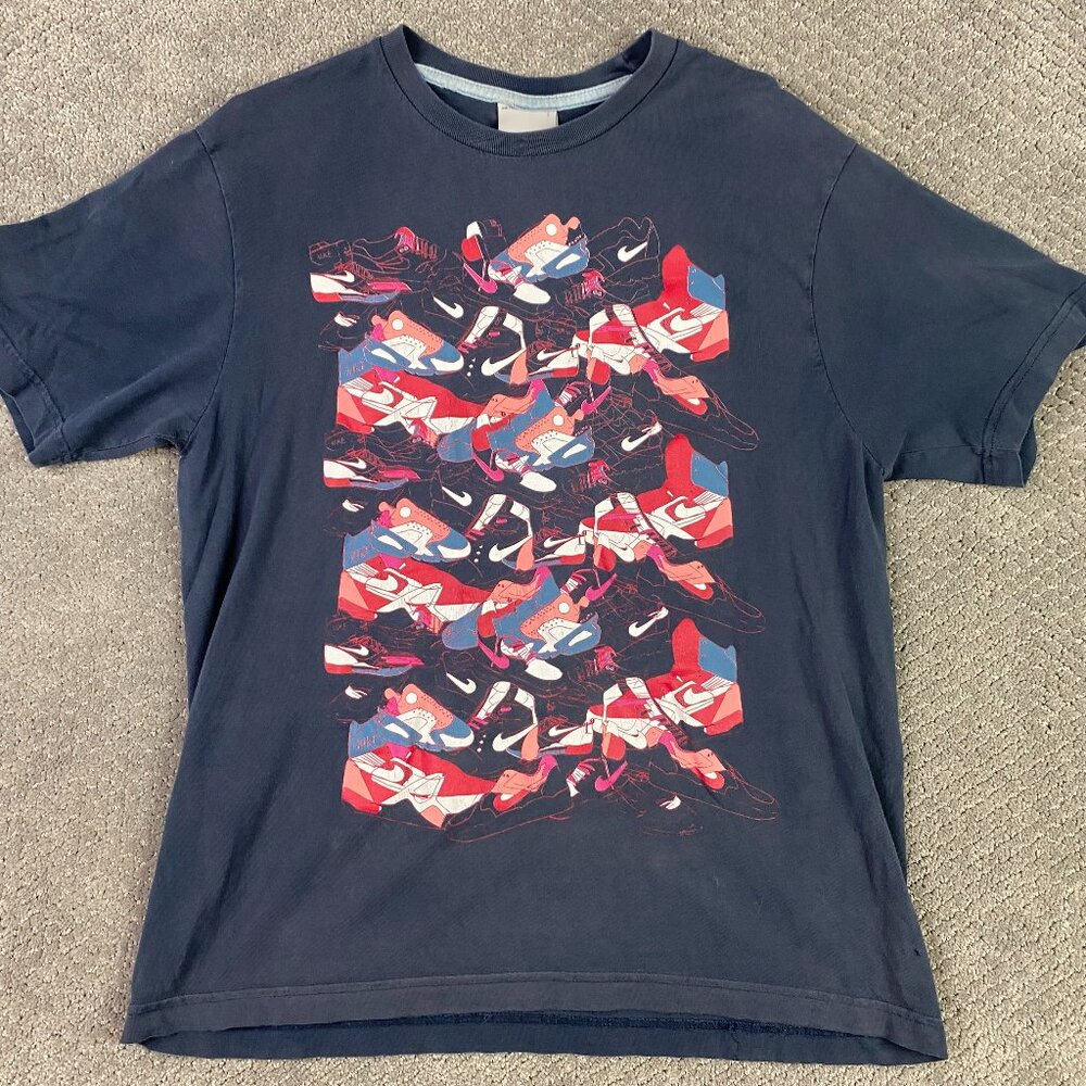 Vintage Y2K 2000s Nike Sneakers T Shirt Men's Large Fits like Medium Graphic